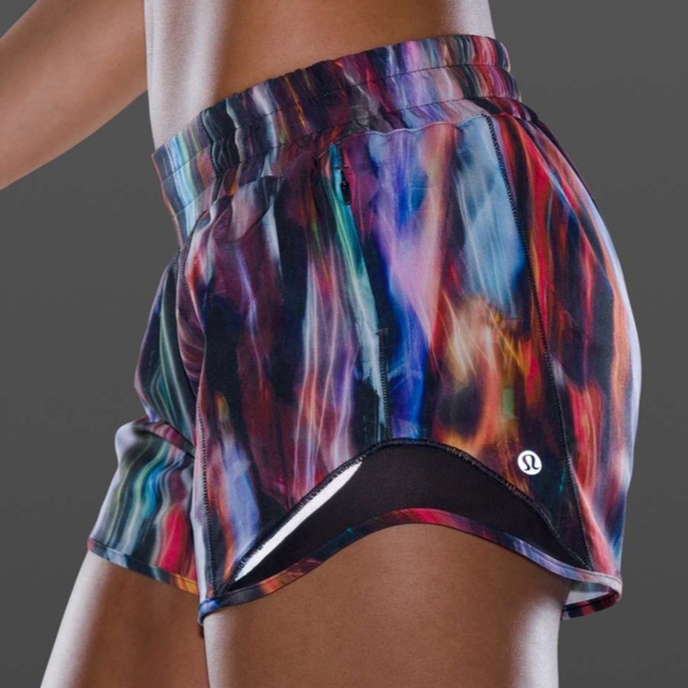 Lululemon Hotty Hot Short II *Long 4"
Chroma Fusion Multi / Black